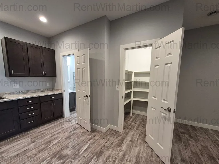 16 S Frederick Ave — Photo 3