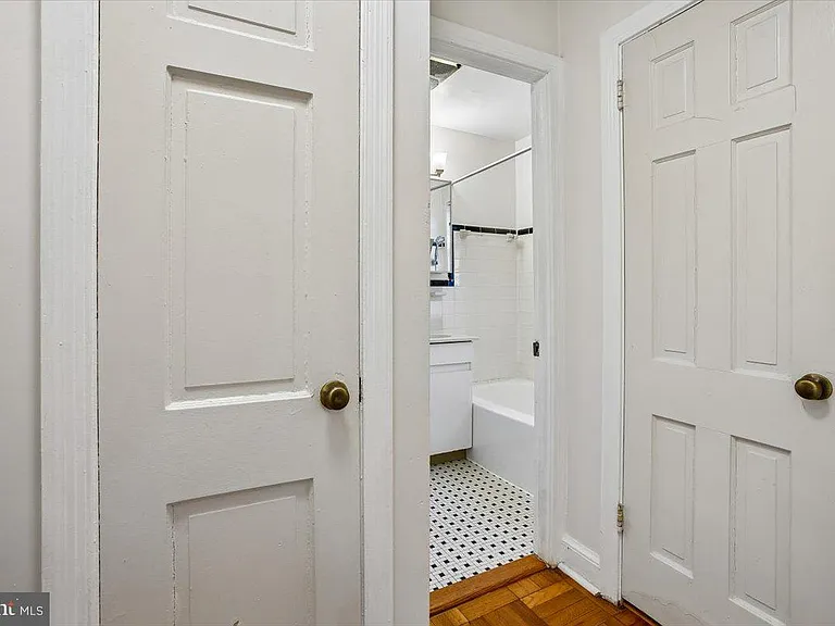 1702 W Abingdon Dr #201 — Photo 10