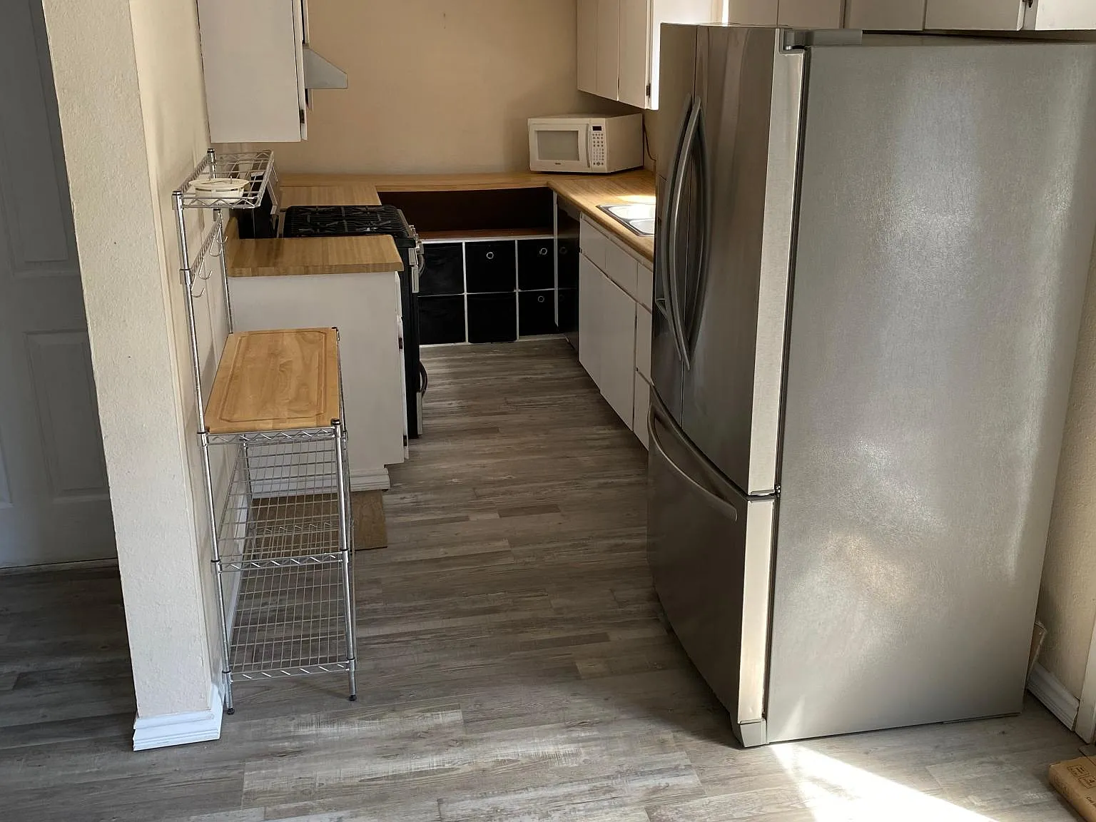 3 bed, 2.5 bath, 1150 sqft, $3,300 — Photo 3