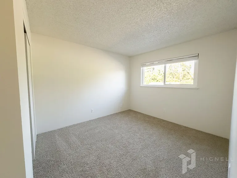 1836 Laburnum Ave — Photo 17