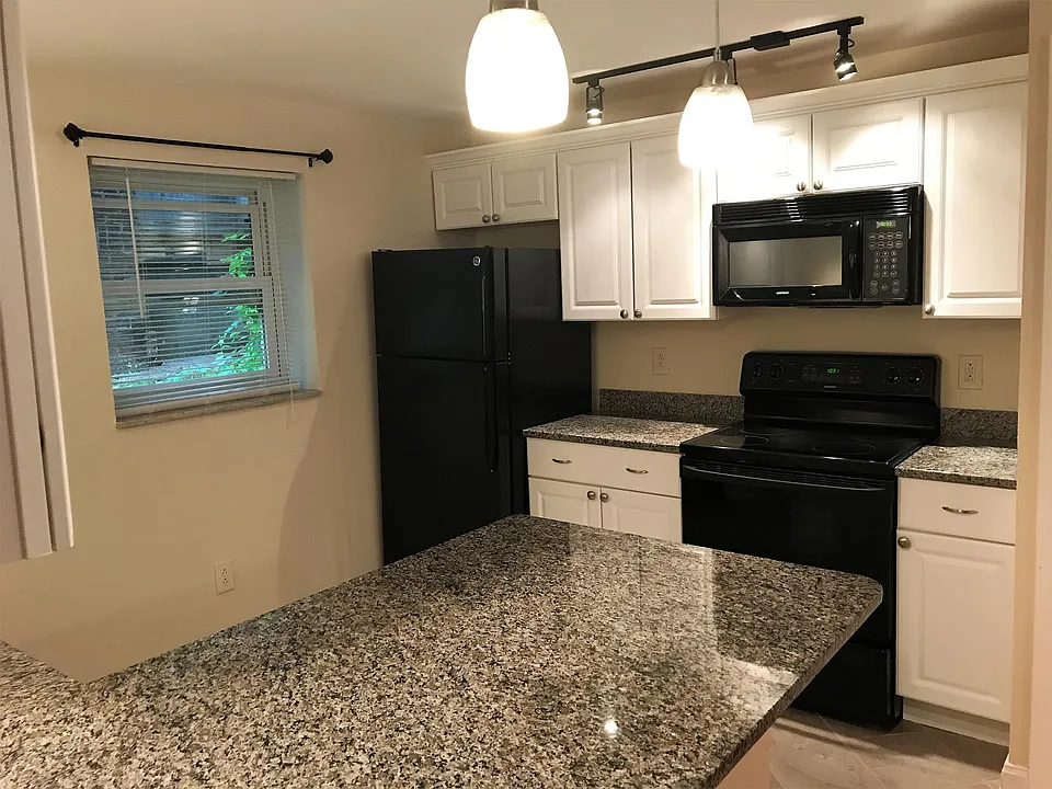 115 Emerson Ave #5