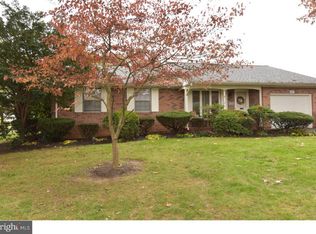 8 Cedarwood Rd, Wyomissing, PA 19610