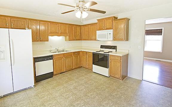 3rd image of 575 Somerset Ln