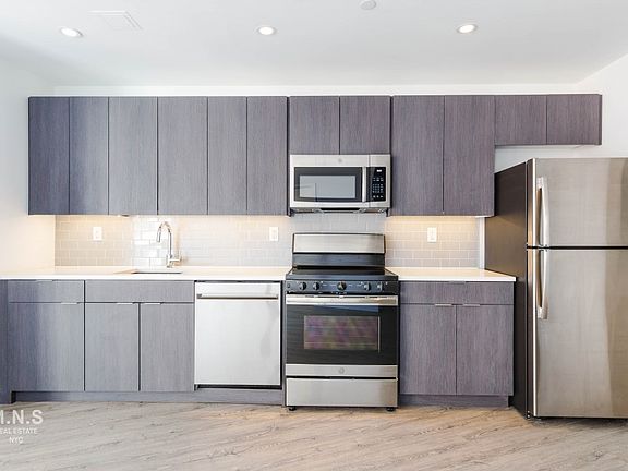 4th image of 840 Fulton St #703