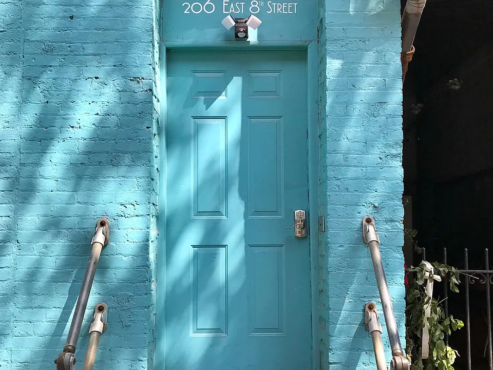 206 E 8th St #6