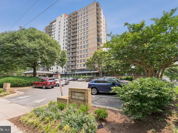 801 N Pitt St APT 505, Alexandria, VA 22314