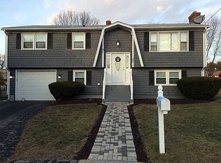 27 Spruce Ct, West Warwick, RI 02893