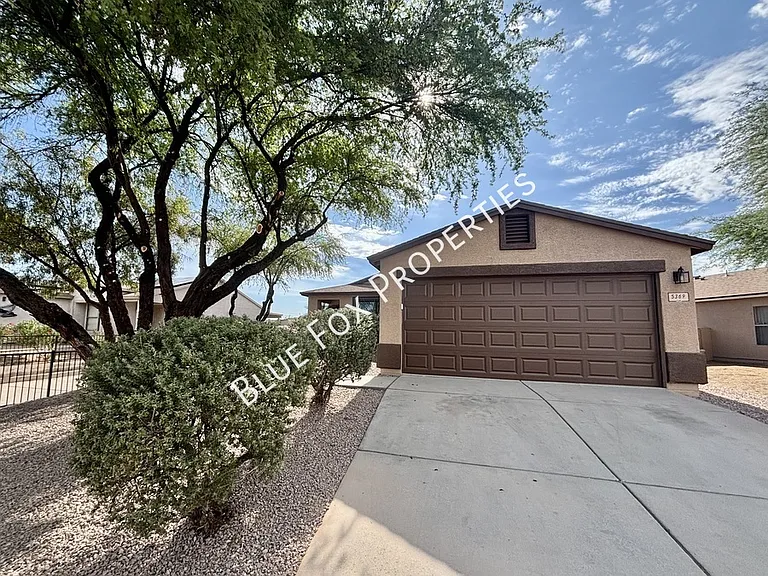 5369 S Waterloo Ln — Photo 1