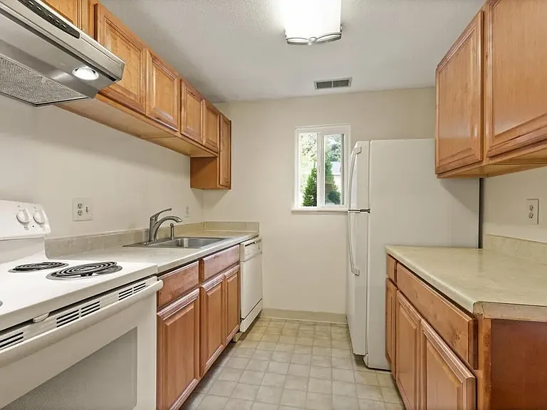10 Silver Hill Ln — Photo 17