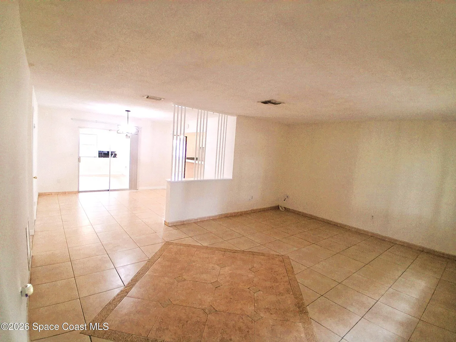 3 bed, 2.0 bath, 1584 sqft, $1,900 — Photo 2