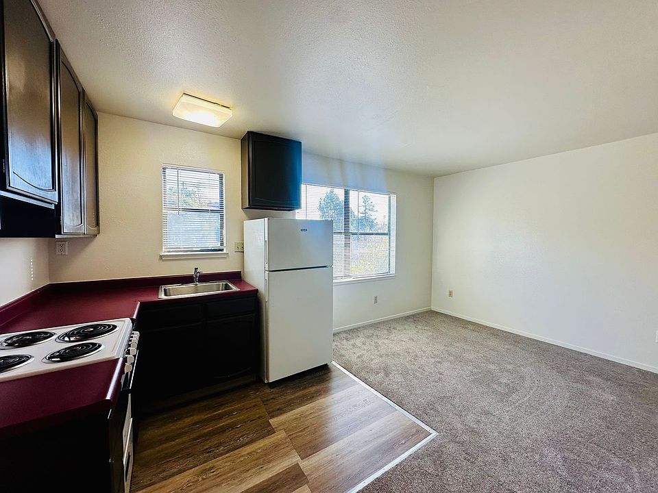 1st image of 2418 High St Unit 9