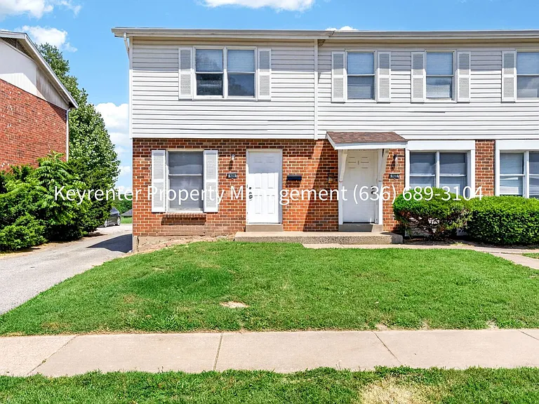 920 Parkcrest Dr — Photo 2