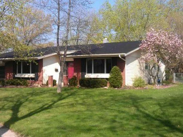 2430 Wolfe Dr, Woodridge, IL 60517