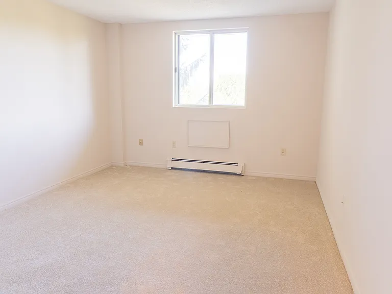 655 Windermere Rd — Photo 58