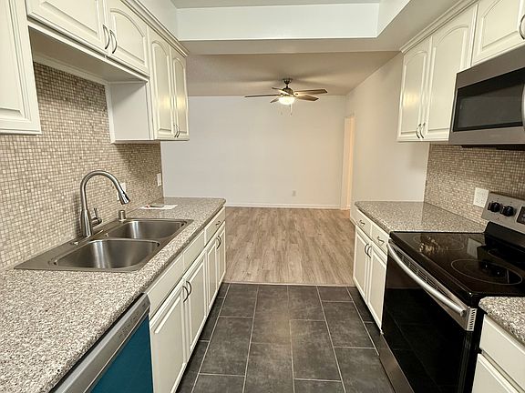 4th image of 1138 Hacienda Pl #405