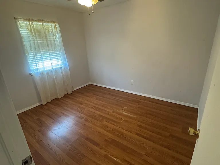 2415 SW 102nd St — Photo 3