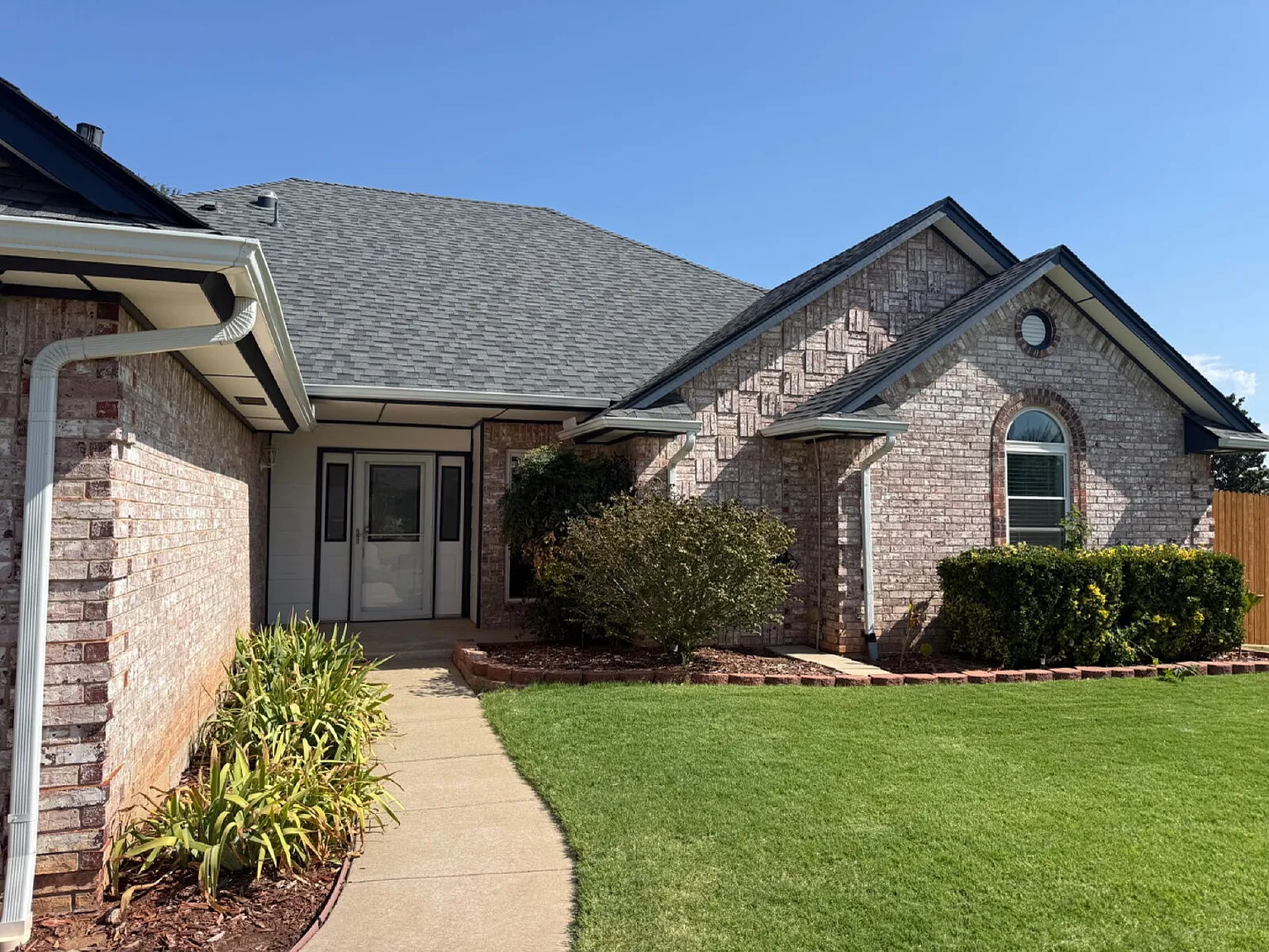 4 bed, 2.0 bath, 2008 sqft, $2,075 — Photo 4