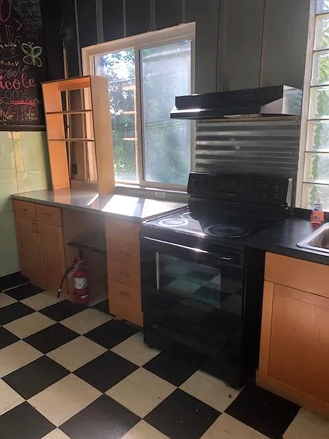 8 bed, 1500 sqft, $600 — Photo 3