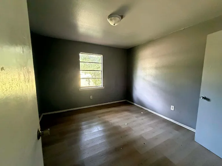430 Fuller St — Photo 8