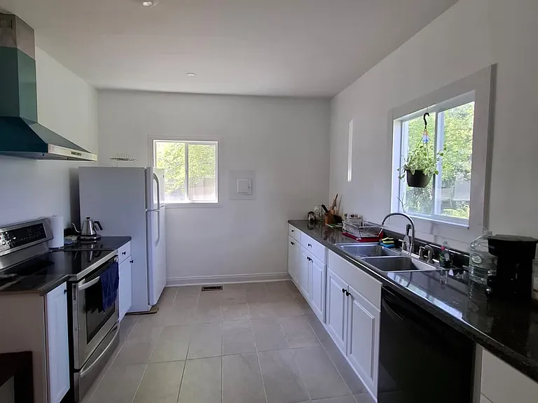 913 Agricola Ave — Photo 6