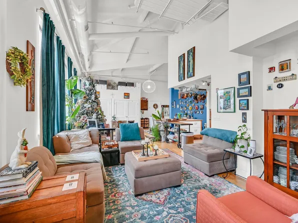 300 Communipaw Avenue image 20 of 34