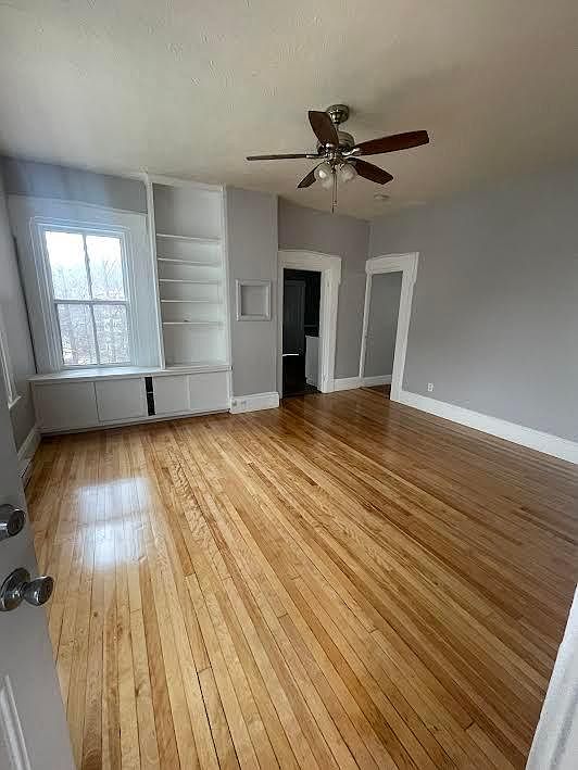 2nd image of 184 High St #1
