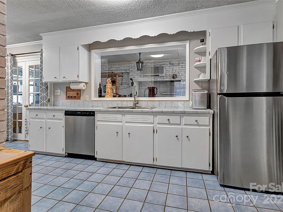 3rd image of 3609 Southwood Dr