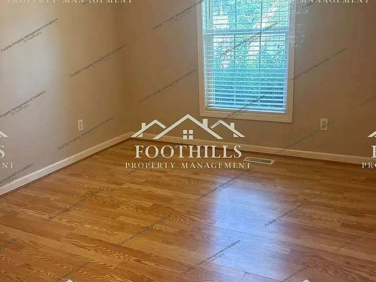 107 Ashton Ln — Photo 11