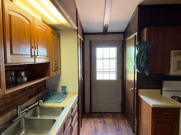 3rd image of 1367 Robert Dr