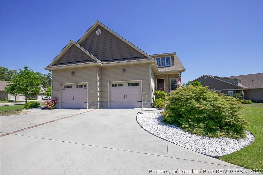 3 bed, 2.5 bath, 1460 sqft, $1,900 — Photo 1