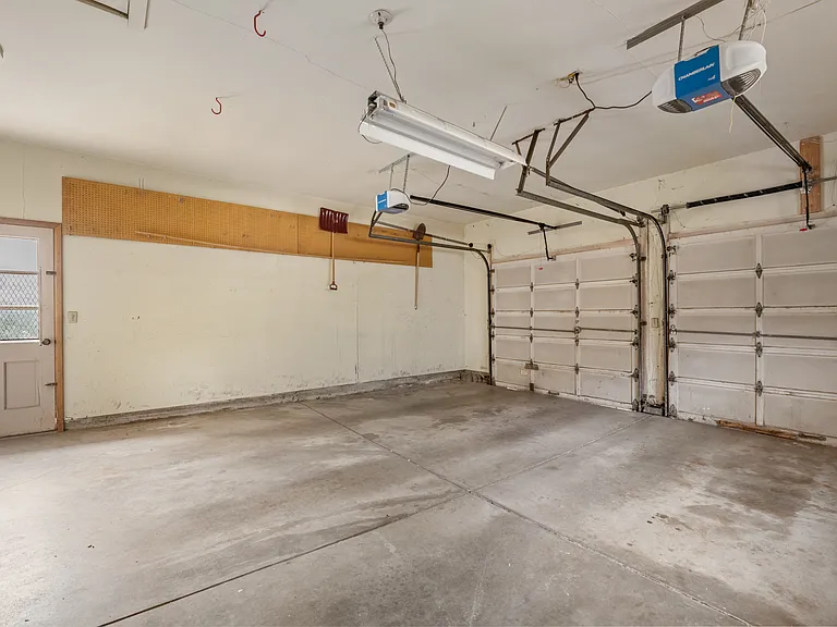 900 N Saint James Pl — Photo 26