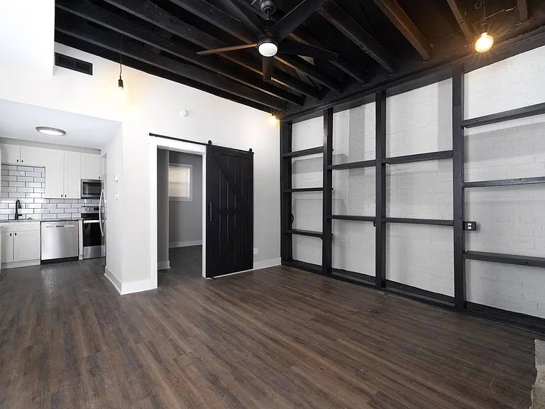 224 W 5th St — Photo 3