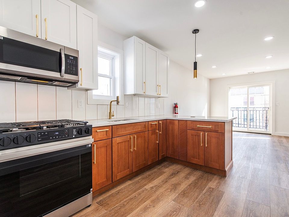 1st image of 227 21st St Floor 2