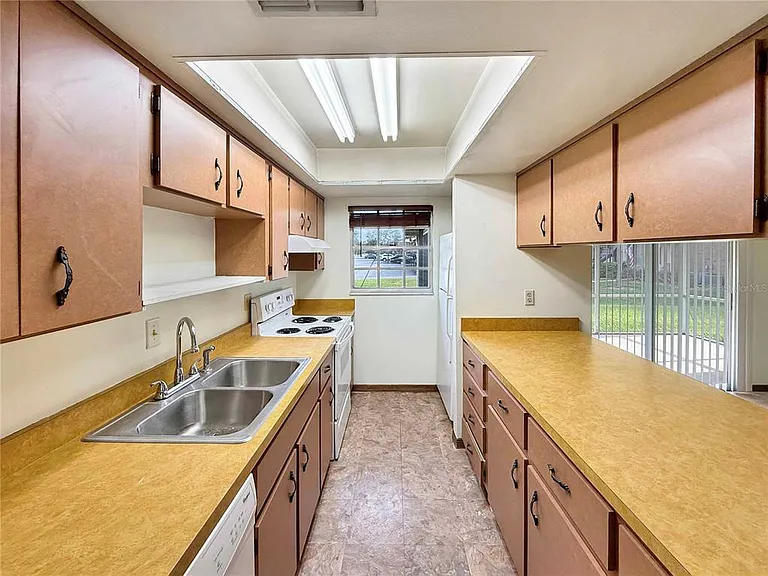 590 Belltower Ave #H — Photo 2