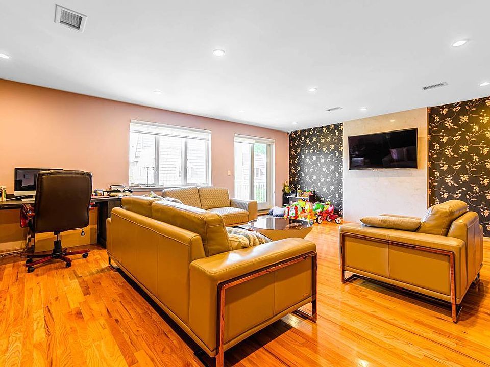 1st image of 1944 Bergen Ave #3A