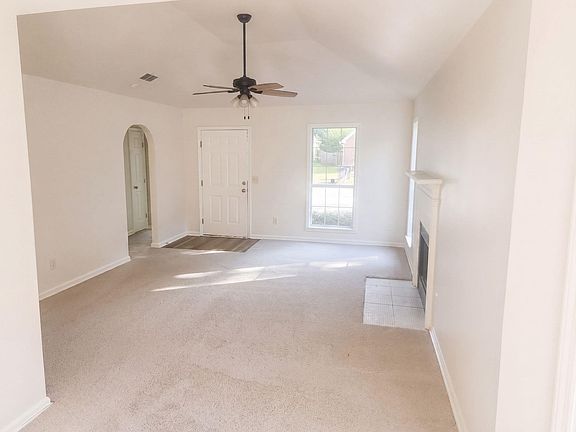 3rd image of 137 Mayfair Ln