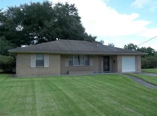 121 Vogt Dr, Belle Chasse, LA 70037