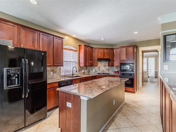 5th image of 1106 Blue Leaf Dr