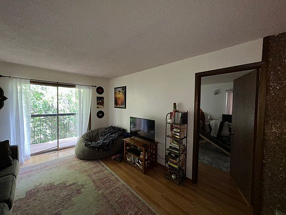 2nd image of 3156 Lakeside Dr