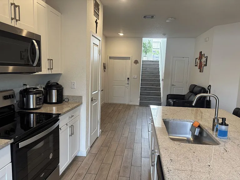 831 SE 16th Ct — Photo 6