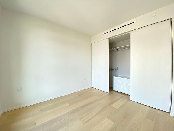 3rd image of 889 Pacific St #1304