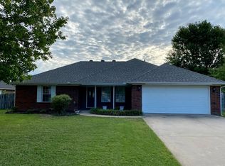 211 Paradise Way, Bentonville, AR 72712