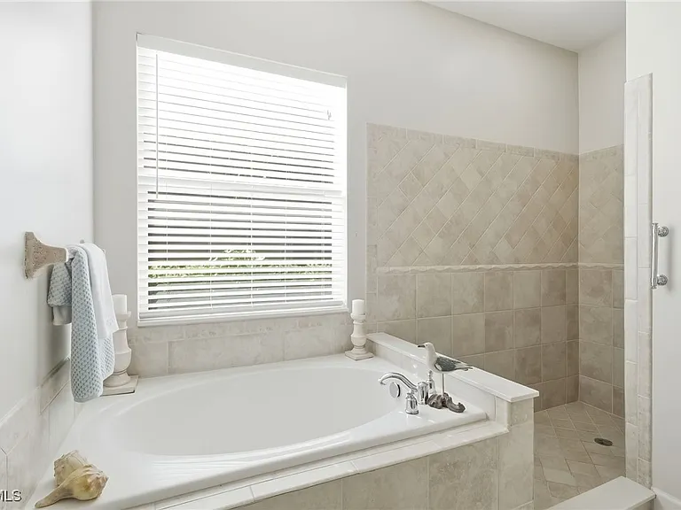 11225 Lithgow Ln — Photo 17