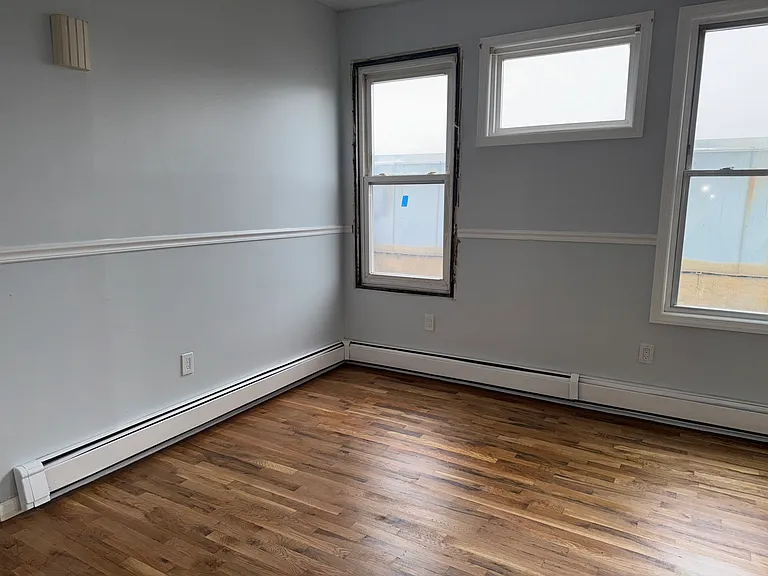 590 Hawthorne Ave #1 — Photo 6
