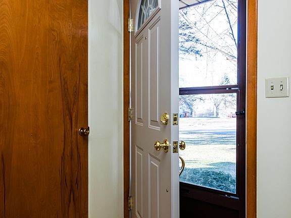 3rd image of 2227 Lynn Dr