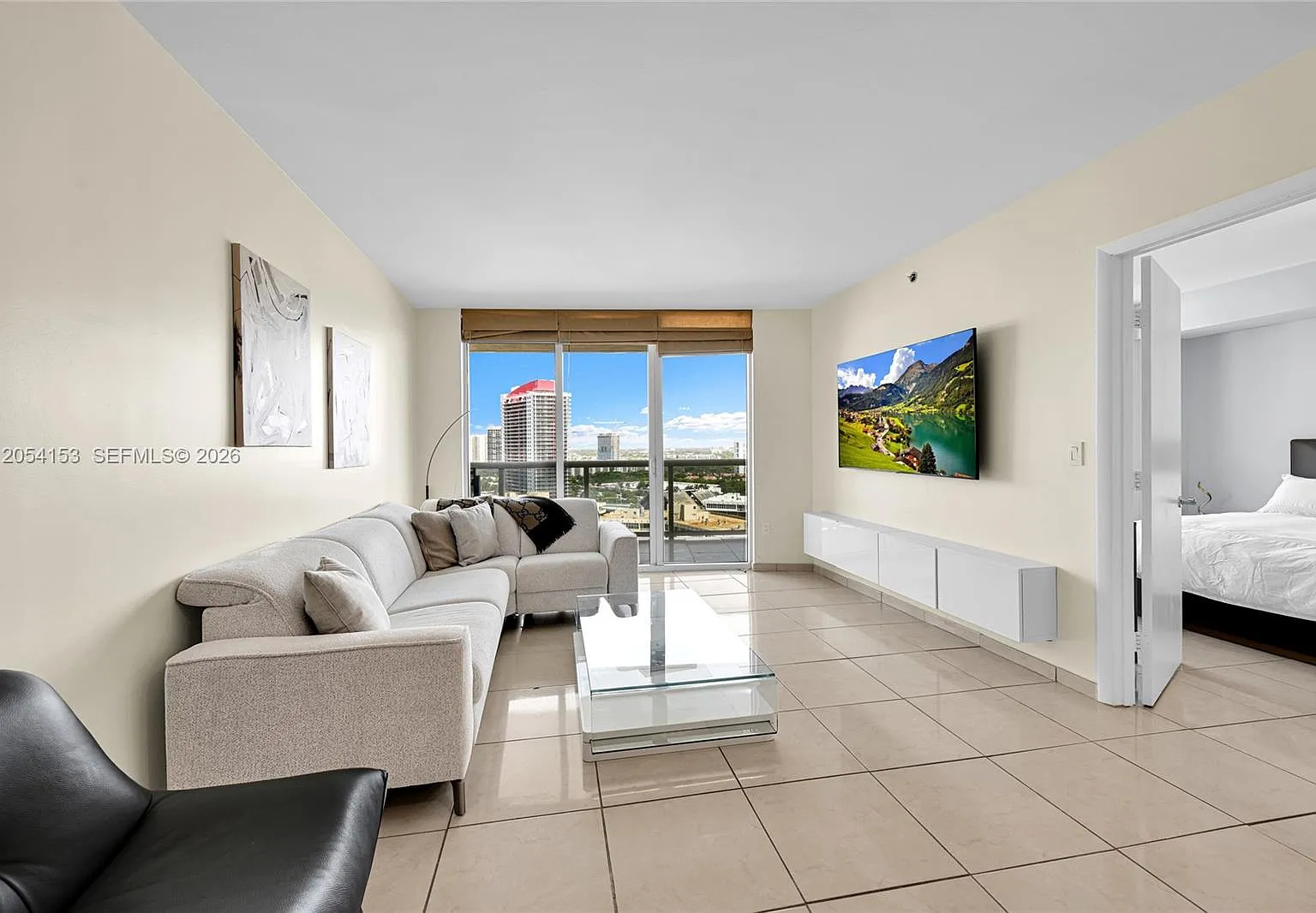 Beach Club Condo — Photo 3