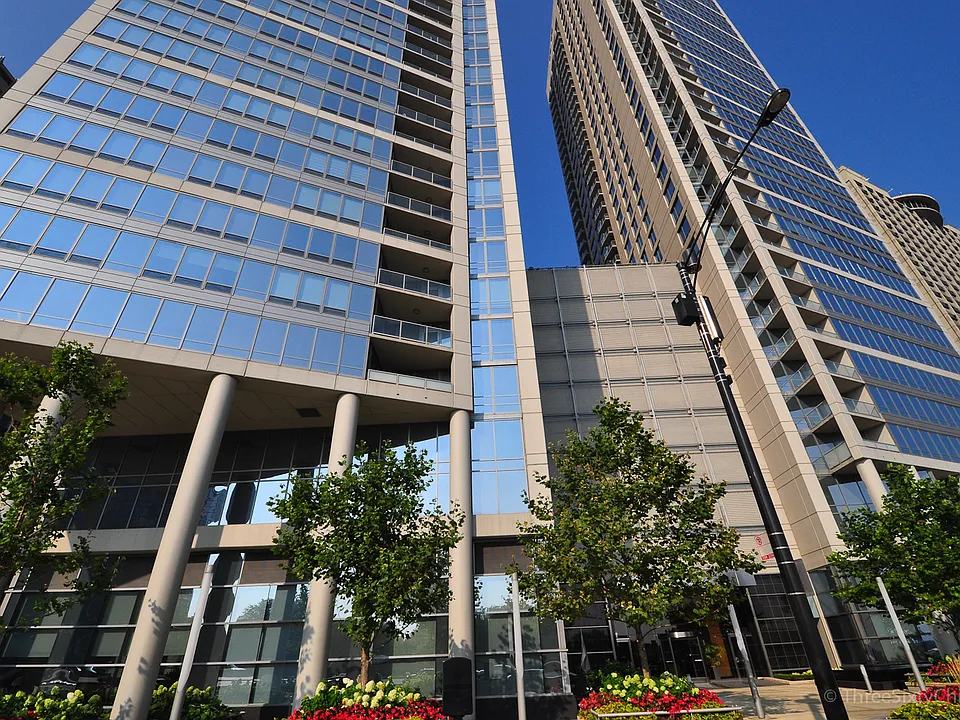 600 N Lake Shore Dr #2102