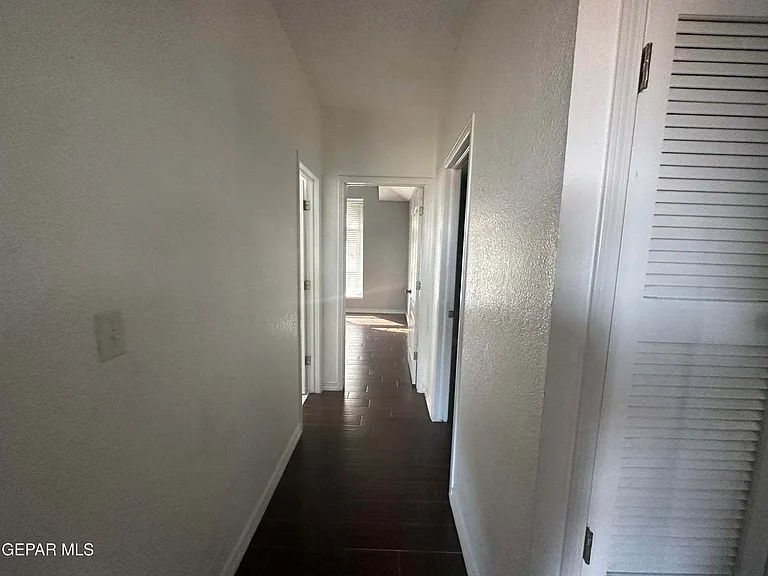 408 Hadley Pl — Photo 9
