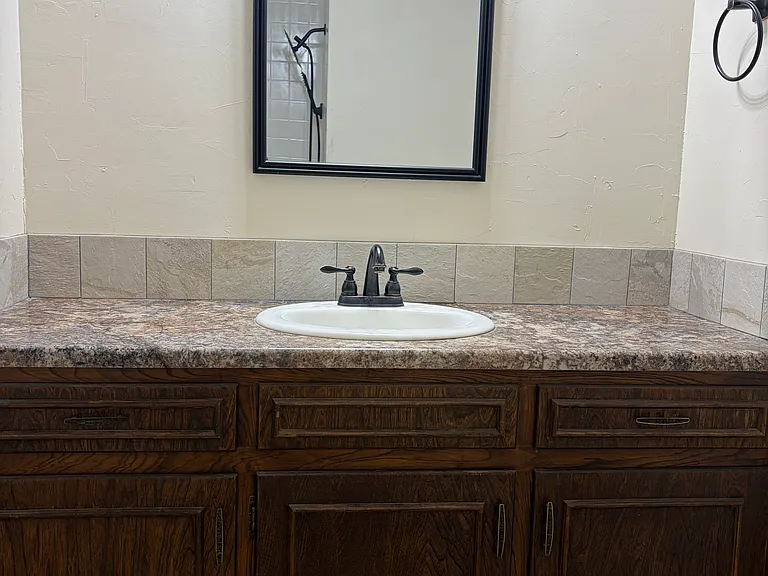 930 Manor Mall — Photo 11