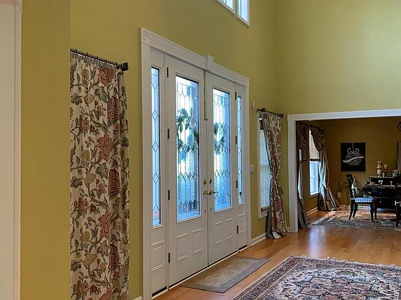 3rd image of 163 Sharon Rd